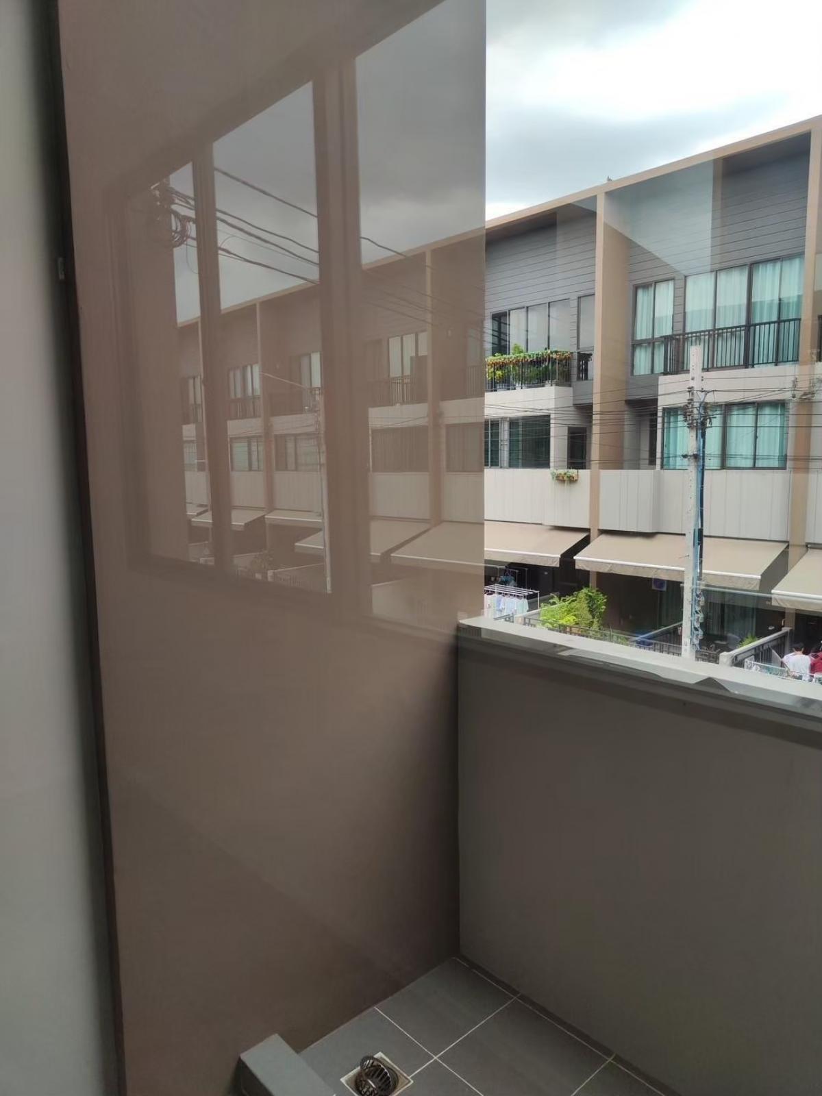 ขายทาวน์โฮมเสรีไทย-นิด้า : ทาวน์โฮมหรู 4 ห้องนอน ใจกลางลาดพร้าว-เสรีไทย พร้อมเข้าอยู่ทันที Luxury 4-Bed Townhome in Ladprao-Serithai, Ready to Move In Now เช่าเพียง 28,000 บ./ด. เฟอร์ครบ พร้อมสิ่งอำนวยความสะดวกครบครัน Rent Only 28,000 THB/month, Fully Furnished with Top Ameniti