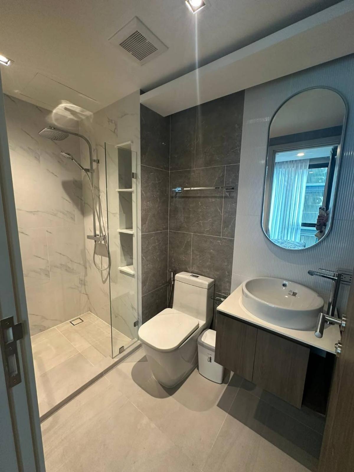 ให้เช่าคอนโดพระราม 9 เพชรบุรีตัดใหม่ RCA : 28/02/2026, เช่าคอนโดสุดหรู 1 นอน ใจกลางทองหล่อ พร้อมส่วนกลางครบ ใกล้ BTS Thong Lo เพียง 22,000 THB/เดือน!