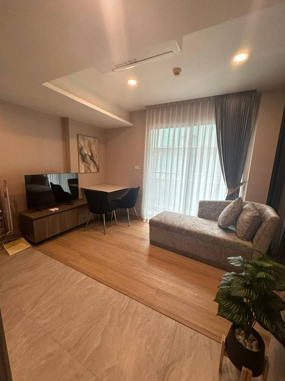 For RentCondoRama9, Petchburi, RCA : 03/04/2026, Condo in the heart of Thonglor, 1 bedroom, 22,000 THB/month
Fully equipped with amenities, near BTS Thong Lo! 0642748883