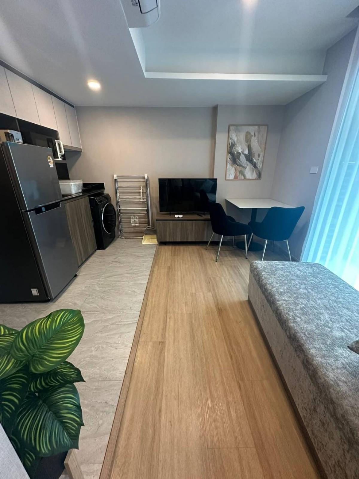 For RentCondoRama9, Petchburi, RCA : 03/04/2026, Condo in the heart of Thonglor, 1 bedroom, 22,000 THB/month
Fully equipped with amenities, near BTS Thong Lo! 0642748883