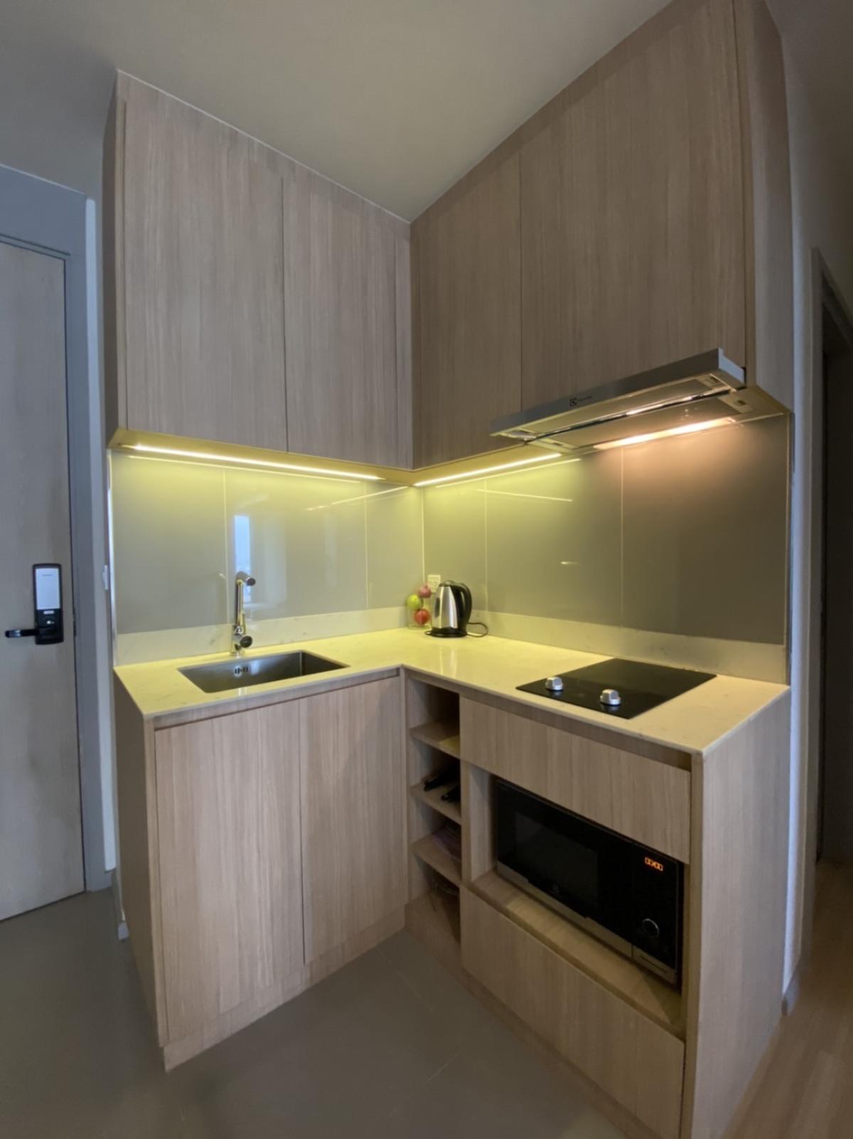 For SaleCondoSapankwai,Jatujak : 03/04/2026, Luxury condo with 2 bedrooms in the heart of Chatuchak, close to BTS/MRT. Comfortable living with complete sports and recreation facilities for only 7.99 million! 0642748883