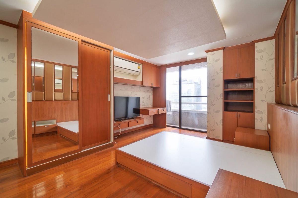 ขายคอนโดสุขุมวิท อโศก ทองหล่อ : 📢 ถูกกว่านี้ ไม่มีอีกแล้ว!ห้องขนาดใหญ่ ใจกลางอโศก ระเบียงใหญ่ เดินทางสะดวกมาก พร้อมสิ่งอำนวยความสะดวกครบครัน เหมาะทั้งอยู่เองและลงทุน