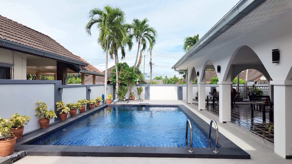 For SaleHousePattaya, Bangsaen, Chonburi : House for sale, 3 bedrooms, 2 bathrooms, area 126 square wah, swimming pool in Ban Nong Prue, Pattaya, Chon Buri