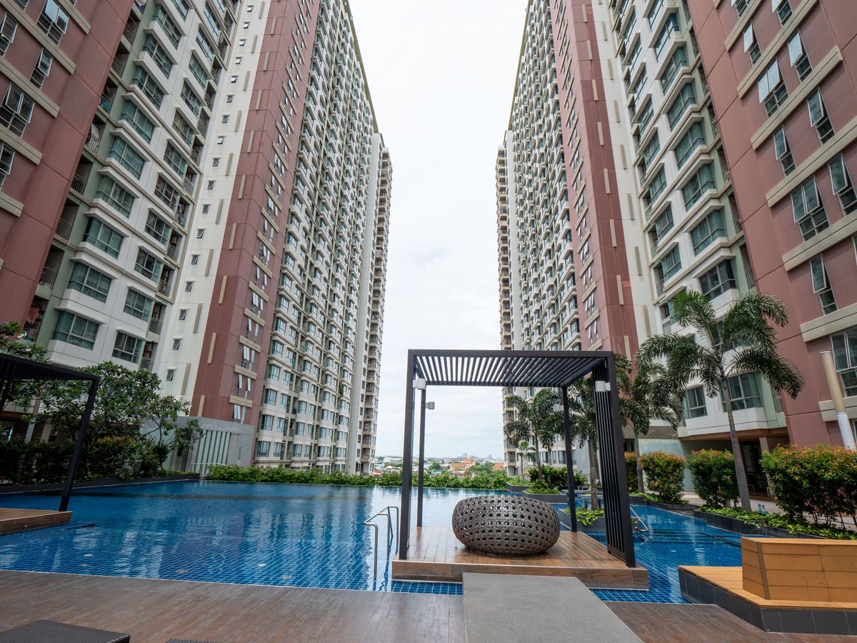 For SaleCondoRama3 (Riverside),Satupadit : Condo for sale, Lumpini Park Riverside Rama 3 Lumpini Park Riverside-Rama 3 condo on the Chao Phraya River. The only place of Lumpini The room is very beautiful, genuine woodwork, unique design, of course. Really full price. Very good value. 1 bedroom, 32