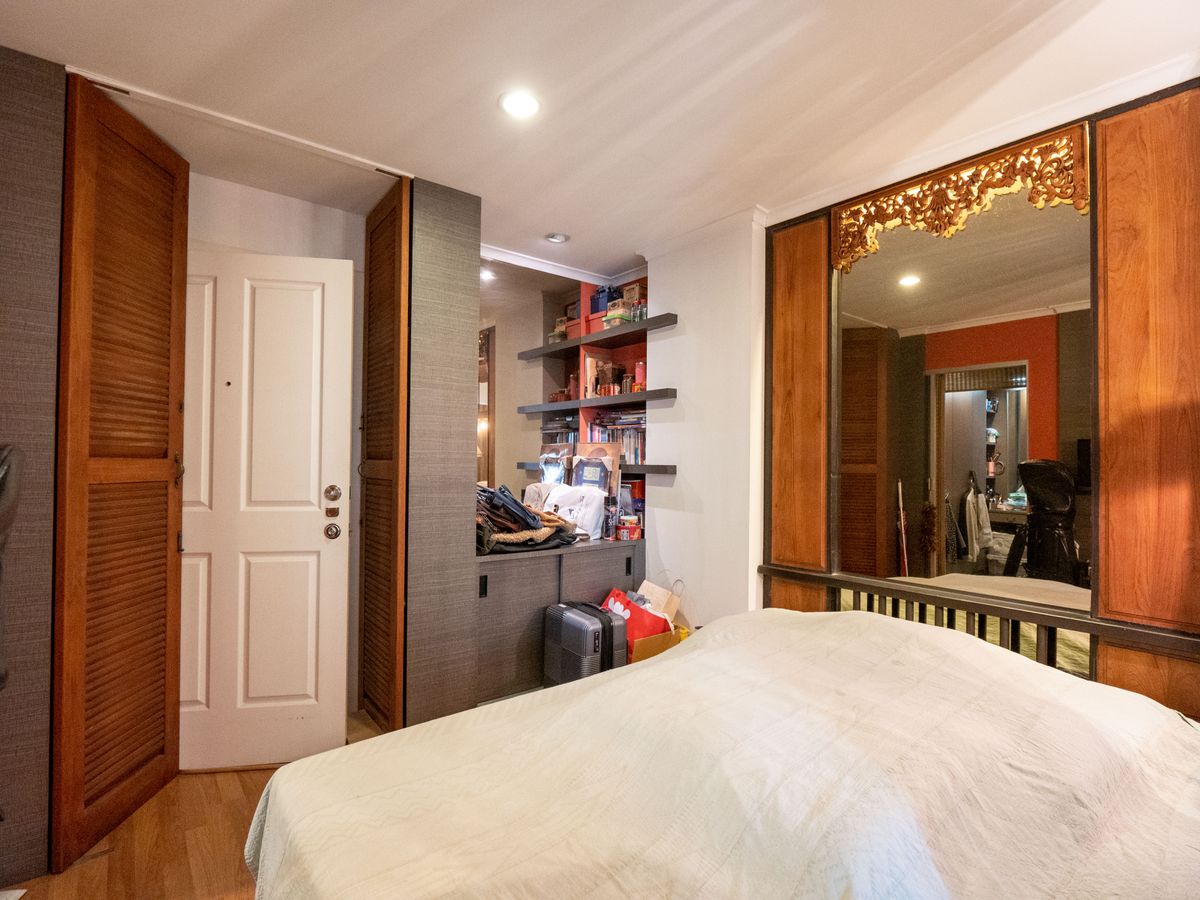 For SaleCondoRama3 (Riverside),Satupadit : Condo for sale, Lumpini Park Riverside Rama 3 Lumpini Park Riverside-Rama 3 condo on the Chao Phraya River. The only place of Lumpini The room is very beautiful, genuine woodwork, unique design, of course. Really full price. Very good value. 1 bedroom, 32