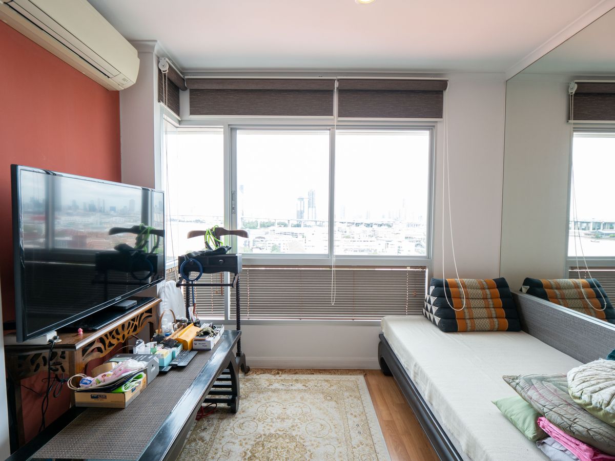 For SaleCondoRama3 (Riverside),Satupadit : Condo for sale, Lumpini Park Riverside Rama 3 Lumpini Park Riverside-Rama 3 condo on the Chao Phraya River. The only place of Lumpini The room is very beautiful, genuine woodwork, unique design, of course. Really full price. Very good value. 1 bedroom, 32