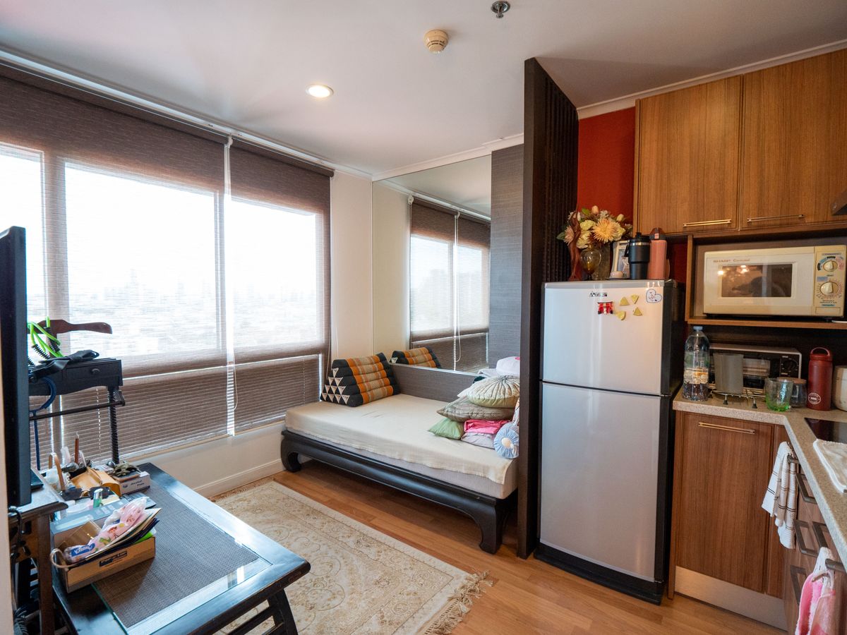 For SaleCondoRama3 (Riverside),Satupadit : Condo for sale, Lumpini Park Riverside Rama 3 Lumpini Park Riverside-Rama 3 condo on the Chao Phraya River. The only place of Lumpini The room is very beautiful, genuine woodwork, unique design, of course. Really full price. Very good value. 1 bedroom, 32