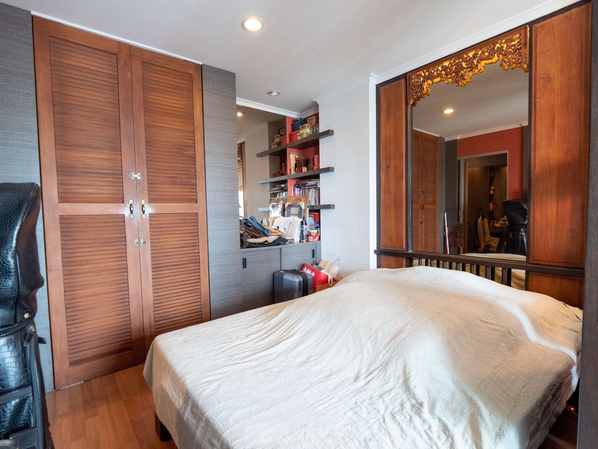 For SaleCondoRama3 (Riverside),Satupadit : Condo for sale, Lumpini Park Riverside Rama 3 Lumpini Park Riverside-Rama 3 condo on the Chao Phraya River. The only place of Lumpini The room is very beautiful, genuine woodwork, unique design, of course. Really full price. Very good value. 1 bedroom, 32