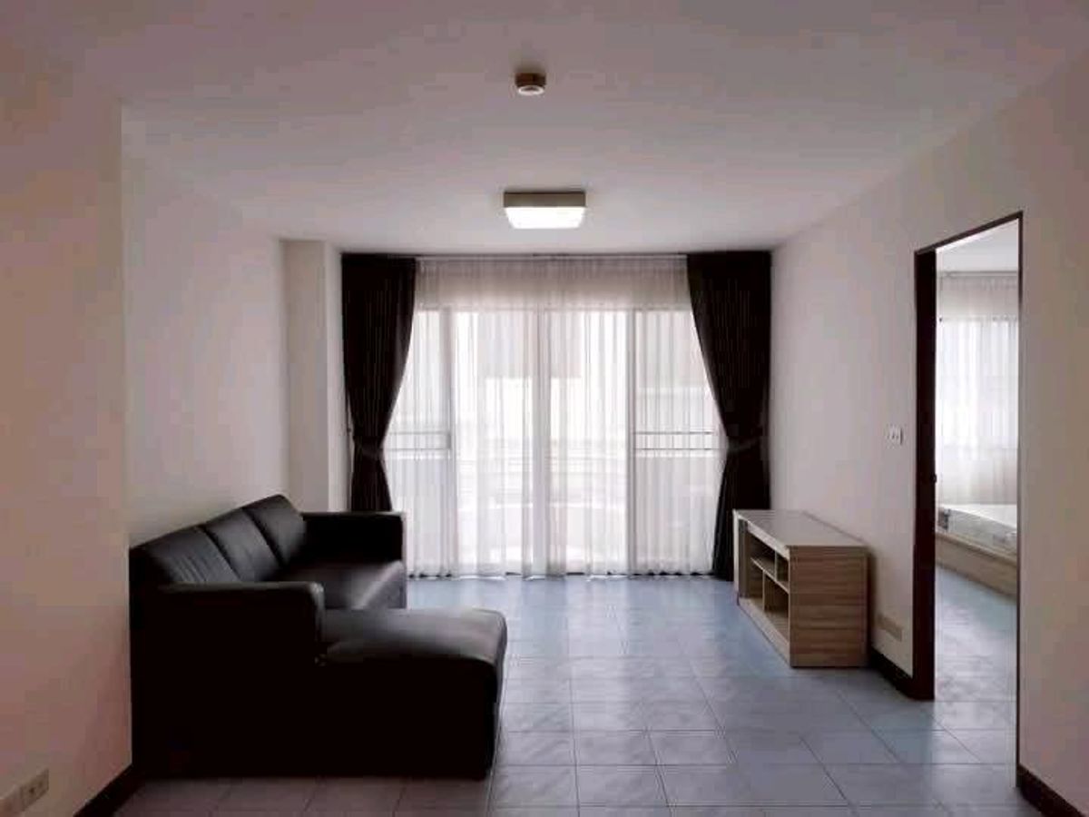ให้เช่าคอนโดสาทร นราธิวาส : Low-rise 8-story condo ​ขนาด: 55 ตร.ม. Located in an excellent location between BTS Krung Thon Buri and BTS Wongwian Yai. 