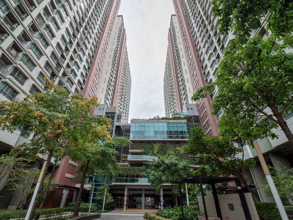 For SaleCondoRama3 (Riverside),Satupadit : Condo for sale, Lumpini Park Riverside Rama 3 Lumpini Park Riverside-Rama 3 condo on the Chao Phraya River. The only place of Lumpini The room is very beautiful, genuine woodwork, unique design, of course. Really full price. Very good value. 1 bedroom, 32