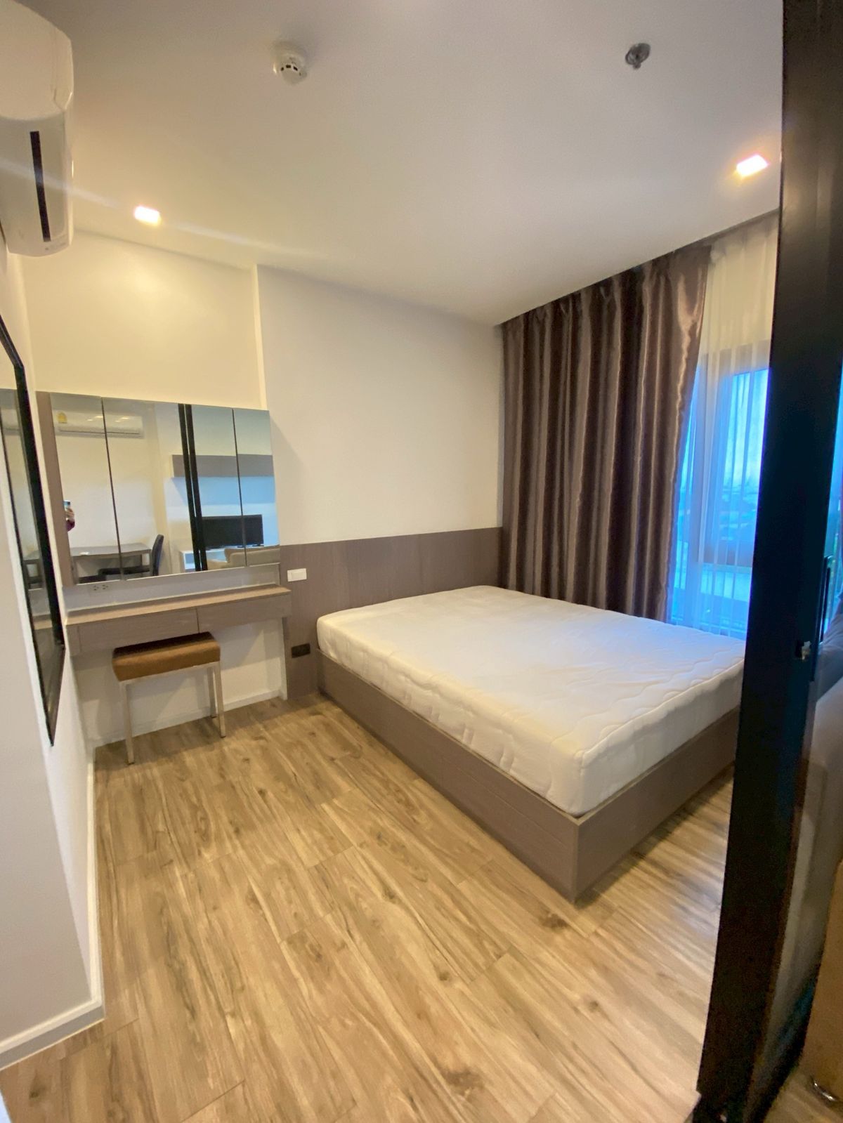 ให้เช่าคอนโดศรีราชา แหลมฉบัง บ้านบึง : ให้เช่า Knightsbridge The Ocean Sriracha คอนโดวิวทะเล ห้องสวย พร้อมเฟอร์นิเจอร์ ใจกลางศรีราชา