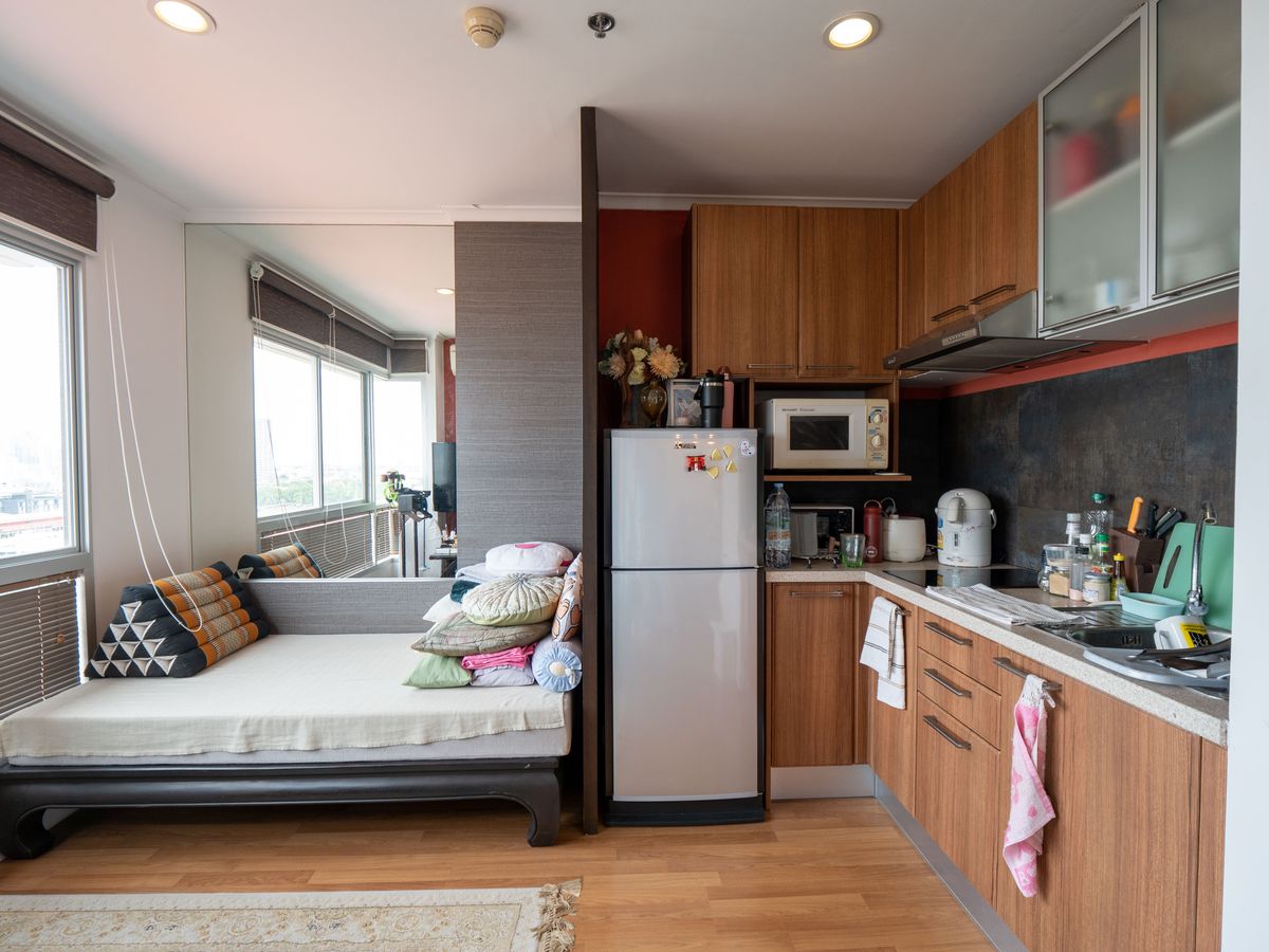 For SaleCondoRama3 (Riverside),Satupadit : Condo for sale, Lumpini Park Riverside Rama 3 Lumpini Park Riverside-Rama 3 condo on the Chao Phraya River. The only place of Lumpini The room is very beautiful, genuine woodwork, unique design, of course. Really full price. Very good value. 1 bedroom, 32