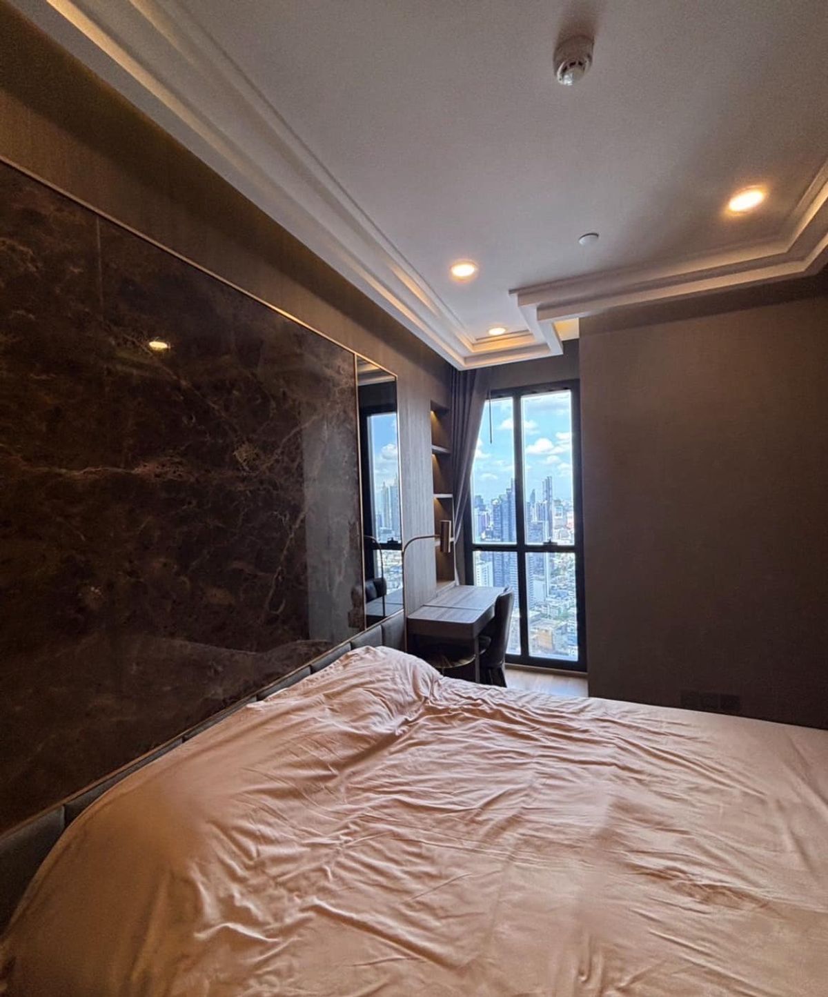 ให้เช่าคอนโดสยาม จุฬา สามย่าน : *“Ashton Chula‑Silom 💎 คอนโดคุณภาพ Freehold ใจกลางสามย่าน–สีลม 🚇 MRT Samyan เดิน 3 นาที 🌆 วิวเมือง พร้อม Co‑living lifestyle สิ่งอำนวยความสะดวกครบ ห้องแต่งเฟอร์เรียบร้อย พร้อมเข้าอยู่!”*