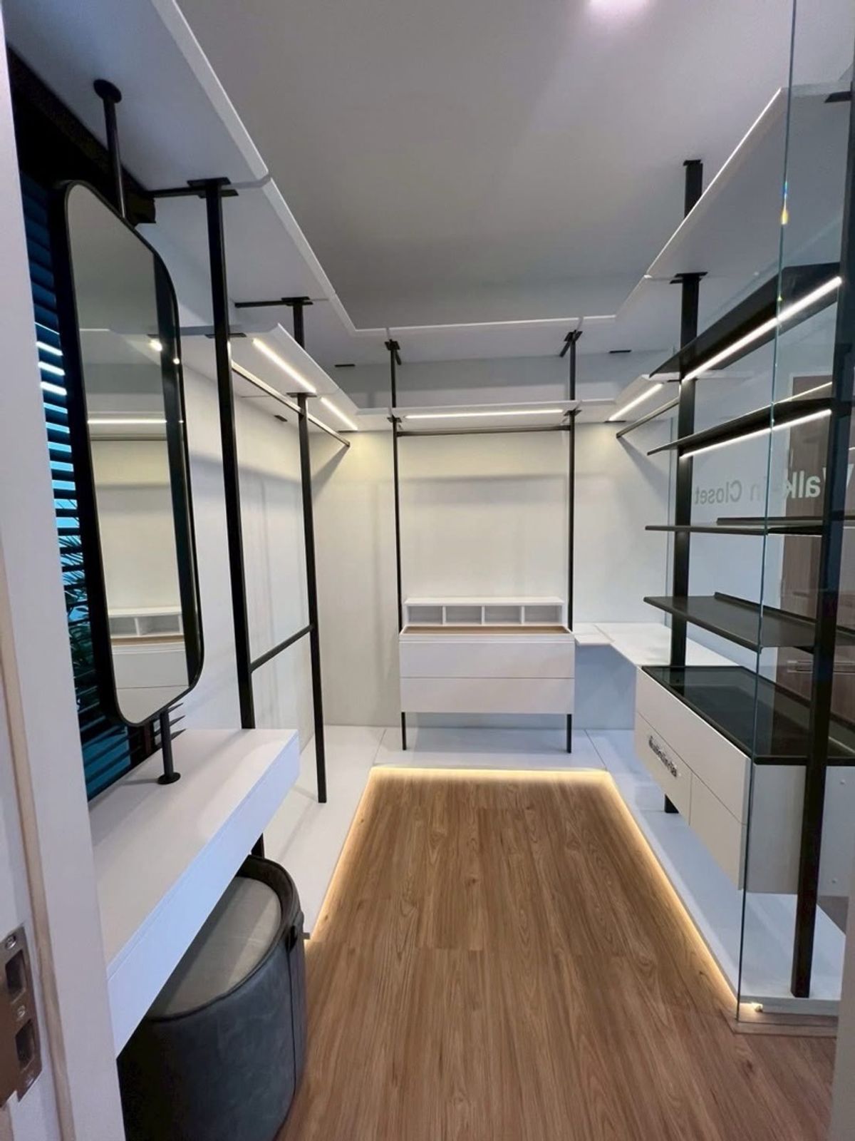 บ้านสมุทรปราการ สำโรง : ด่วน 📌Mantana Bangna KM.15 ขนาด 283 Sq.m 4 bed 5 bath เพียง 22 MB ( Rent 180,000 / m) ติดต่อ 086-795-9997 