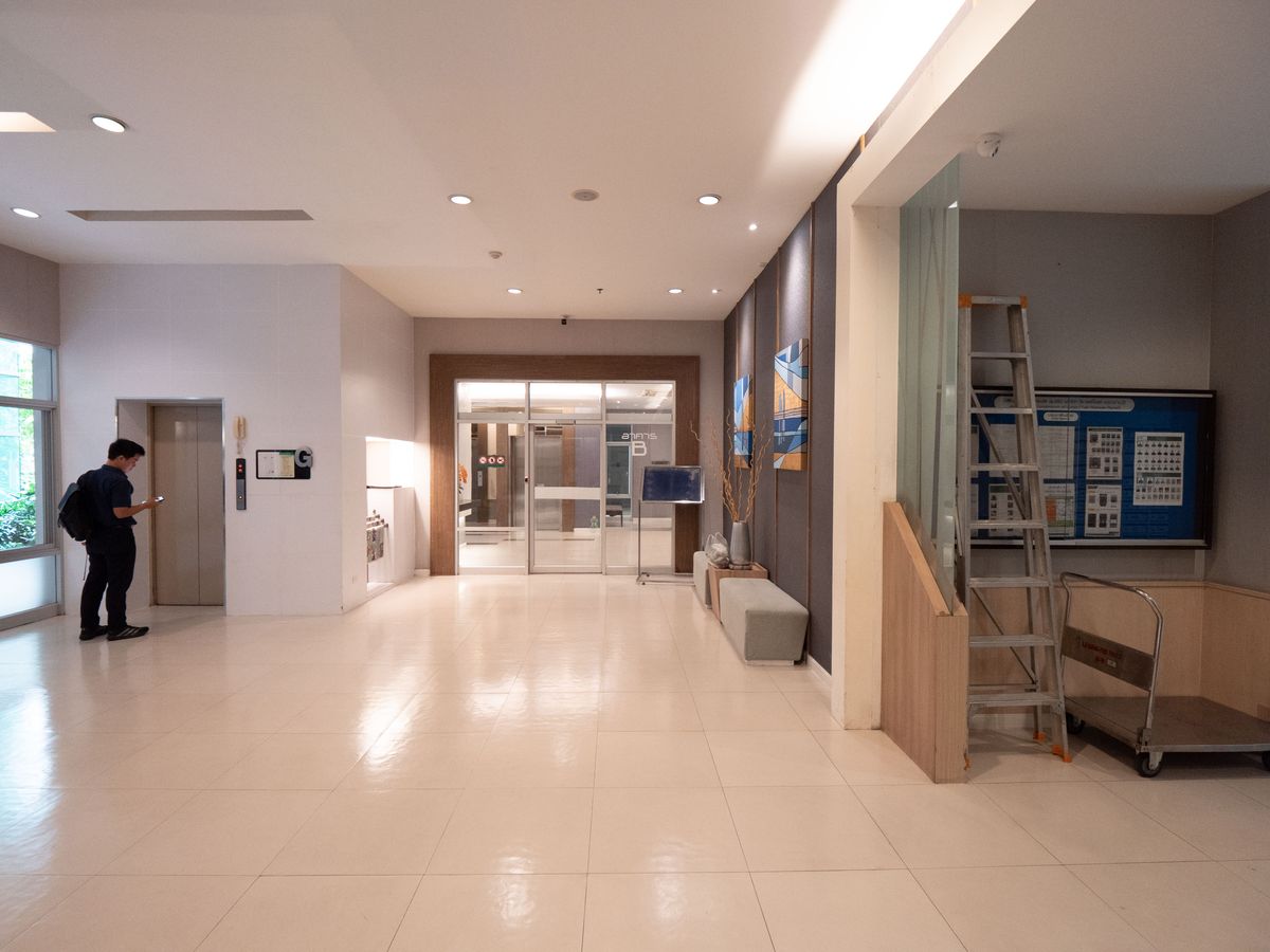 For SaleCondoRama3 (Riverside),Satupadit : Condo for sale, Lumpini Park Riverside Rama 3 Lumpini Park Riverside-Rama 3 condo on the Chao Phraya River. The only place of Lumpini The room is very beautiful, genuine woodwork, unique design, of course. Really full price. Very good value. 1 bedroom, 32