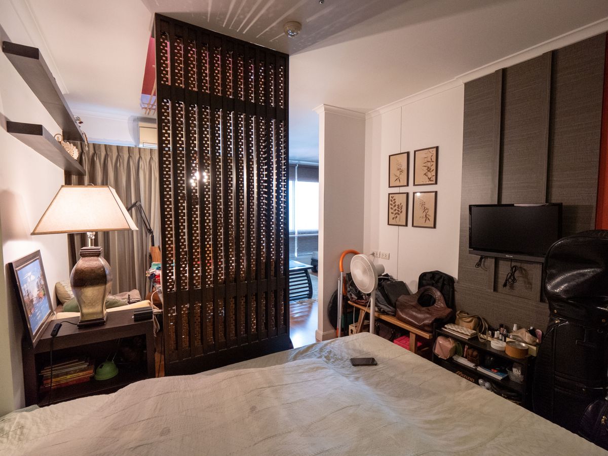 For SaleCondoRama3 (Riverside),Satupadit : Condo for sale, Lumpini Park Riverside Rama 3 Lumpini Park Riverside-Rama 3 condo on the Chao Phraya River. The only place of Lumpini The room is very beautiful, genuine woodwork, unique design, of course. Really full price. Very good value. 1 bedroom, 32