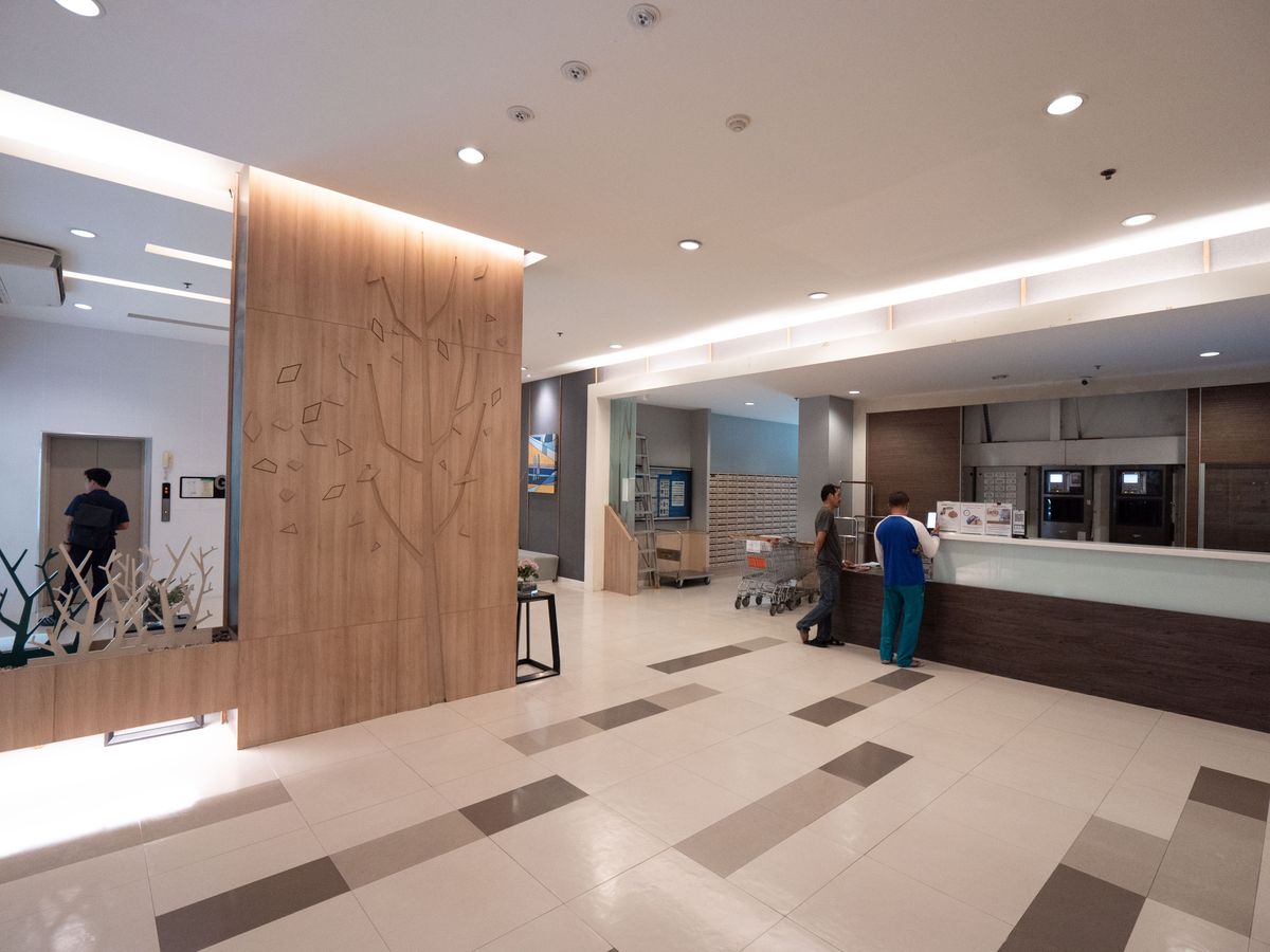 For SaleCondoRama3 (Riverside),Satupadit : Condo for sale, Lumpini Park Riverside Rama 3 Lumpini Park Riverside-Rama 3 condo on the Chao Phraya River. The only place of Lumpini The room is very beautiful, genuine woodwork, unique design, of course. Really full price. Very good value. 1 bedroom, 32