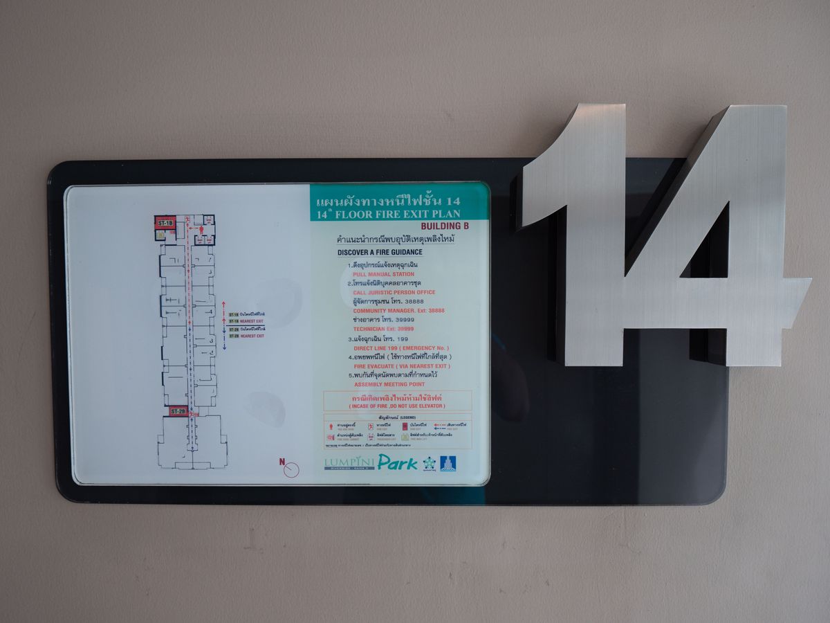 For SaleCondoRama3 (Riverside),Satupadit : Condo for sale, Lumpini Park Riverside Rama 3 Lumpini Park Riverside-Rama 3 condo on the Chao Phraya River. The only place of Lumpini The room is very beautiful, genuine woodwork, unique design, of course. Really full price. Very good value. 1 bedroom, 32