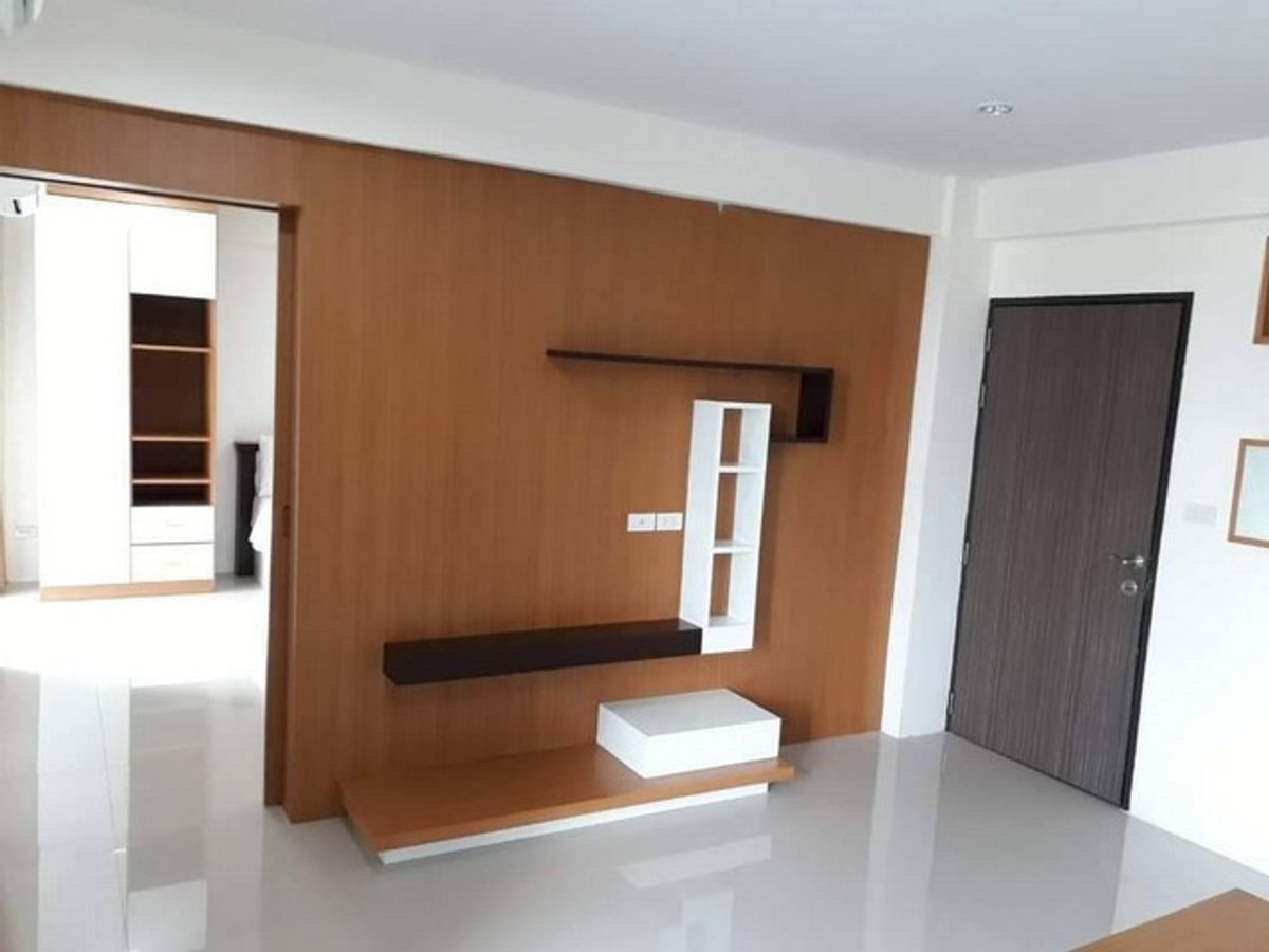 For SaleCondoMin Buri, Romklao : Green Point Condo Nong Chok, 2nd floor (room is a corner room and has 2 adjacent rooms, total 42.11 sq.m. with air+furniture, selling price 1,500,000 baht