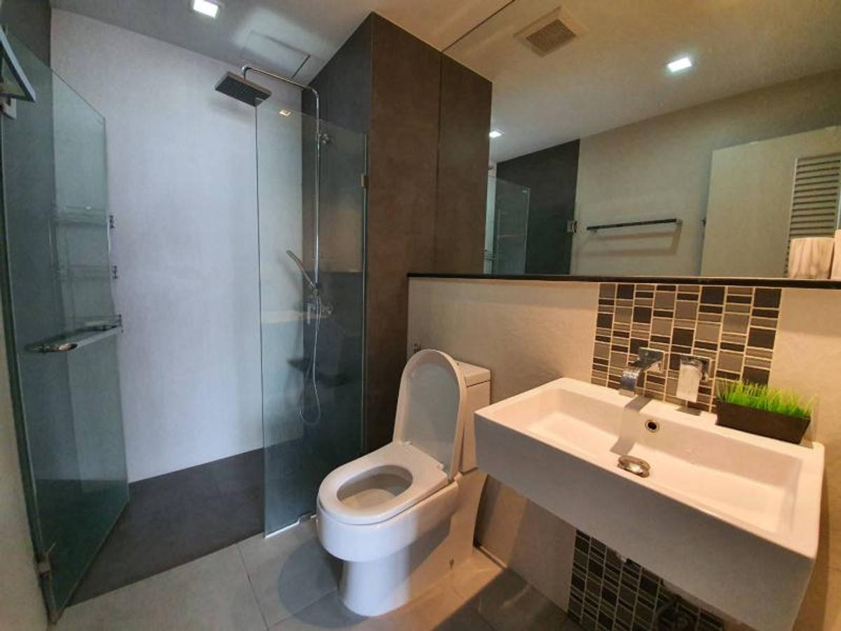 For RentCondoWongwianyai, Charoennakor : FOR RENT condo , Urbano Absolute Sathorn - Taksin , BTS-Krung Thon Buri , Khlong Ton Sai , Khlong San , Bangkok ,  CX-33142