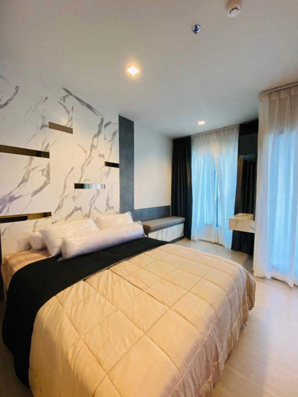 For RentCondoRama9, Petchburi, RCA : FOR RENT condo , Life Asoke-Rama 9 , MRT-Phra Ram 9 , Makkasan , Rat Thewi , Bangkok , CX-100596
