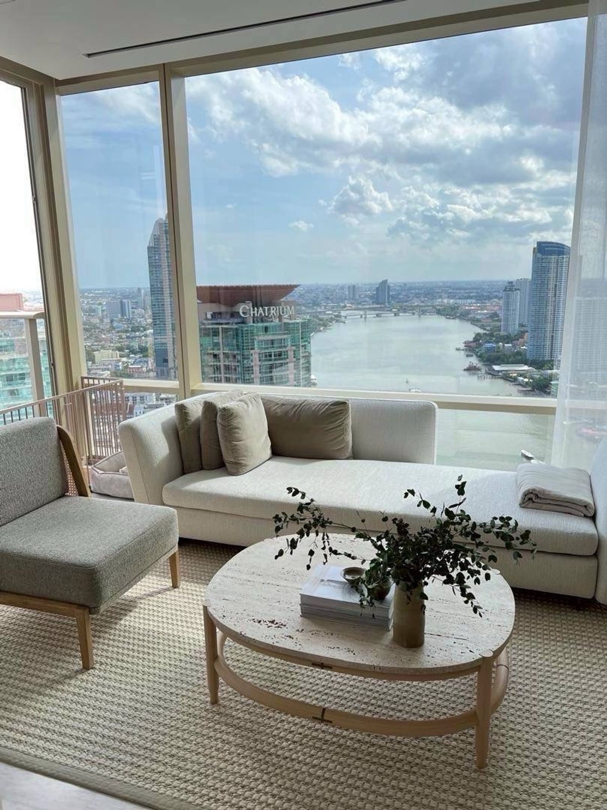 ขายคอนโดสาทร นราธิวาส : Four Seasons Private Residence ❤️‍🔥all chanintr furnitures with the best price*42 MB* Negotiable 