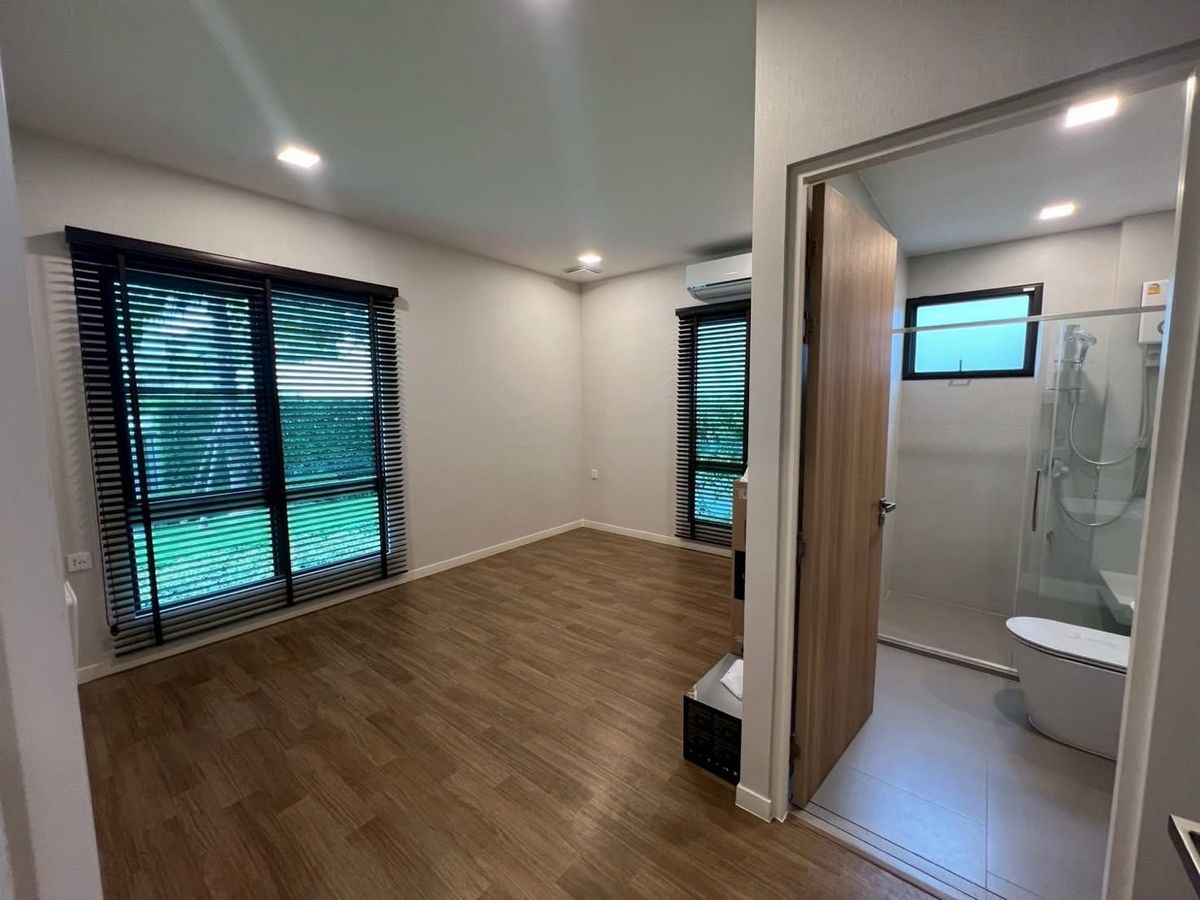 บ้านสมุทรปราการ สำโรง : 📢👇บ้านทำเลศักยภาพ! บ้านแปลงมุมในโครงการมัณฑนา บางนา กม.15 ใกล้คลับเฮาส์และทะเลสาบ พร้อม EV Charger