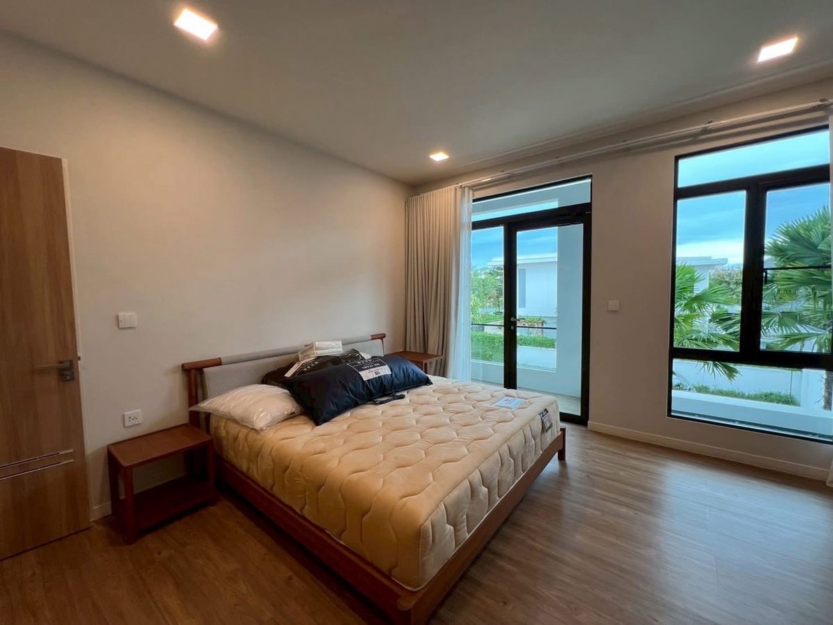 บ้านสมุทรปราการ สำโรง : ด่วน 📌Mantana Bangna KM.15 ขนาด 283 Sq.m 4 bed 5 bath เพียง 22 MB ( Rent 180,000 / m) ติดต่อ 086-795-9997 