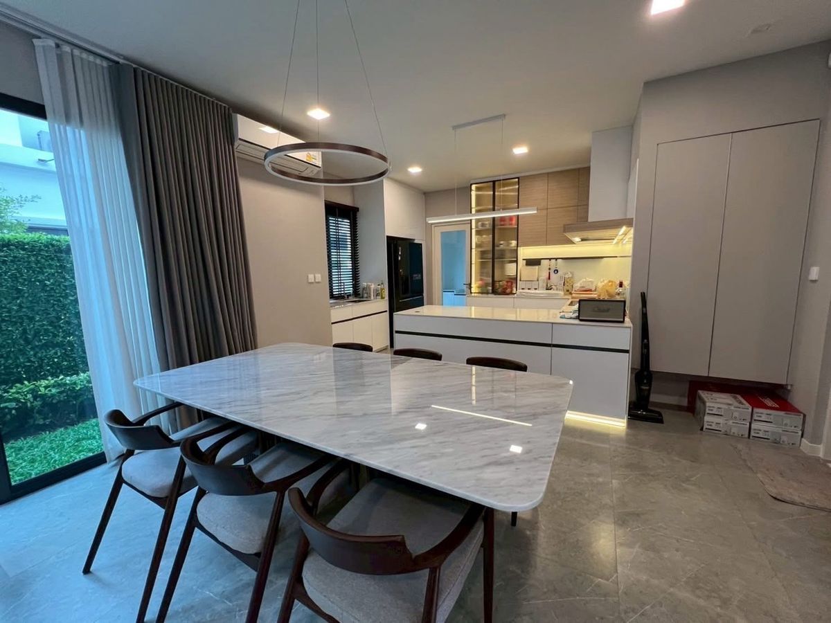 บ้านสมุทรปราการ สำโรง : ด่วน 📌Mantana Bangna KM.15 ขนาด 283 Sq.m 4 bed 5 bath เพียง 22 MB ( Rent 180,000 / m) ติดต่อ 086-795-9997 