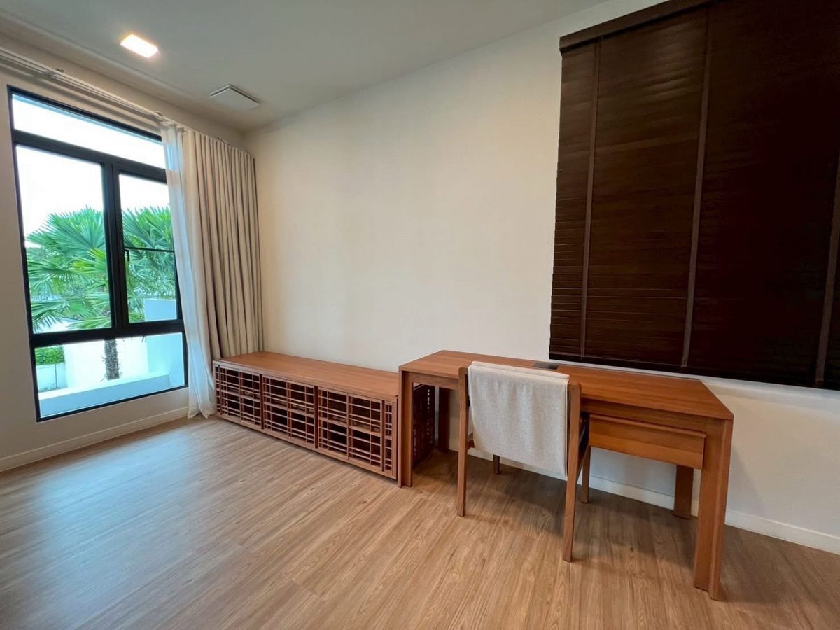 บ้านสมุทรปราการ สำโรง : ด่วน 📌Mantana Bangna KM.15 ขนาด 283 Sq.m 4 bed 5 bath เพียง 22 MB ( Rent 180,000 / m) ติดต่อ 086-795-9997 