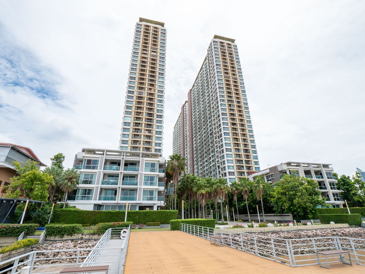 For SaleCondoRama3 (Riverside),Satupadit : Condo for sale, Lumpini Park Riverside Rama 3 Lumpini Park Riverside-Rama 3 condo on the Chao Phraya River. The only place of Lumpini The room is very beautiful, genuine woodwork, unique design, of course. Really full price. Very good value. 1 bedroom, 32