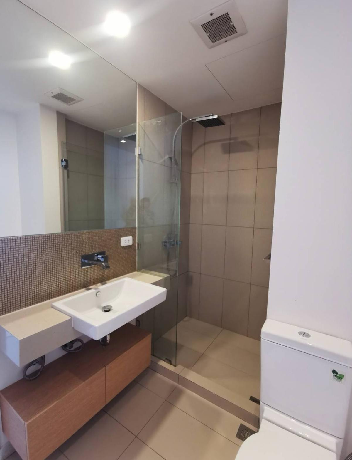 For RentCondoSukhumvit, Asoke, Thonglor : FOR RENT condo , The Lofts Ekkamai , BTS-Ekkamai , Phra Khanong Nuea , Watthana , Bangkok , CX-92434