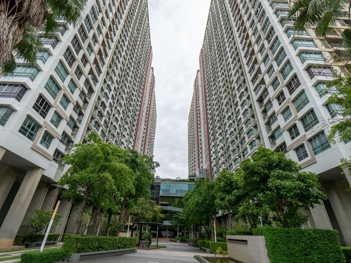 For SaleCondoRama3 (Riverside),Satupadit : Condo for sale, Lumpini Park Riverside Rama 3 Lumpini Park Riverside-Rama 3 condo on the Chao Phraya River. The only place of Lumpini The room is very beautiful, genuine woodwork, unique design, of course. Really full price. Very good value. 1 bedroom, 32