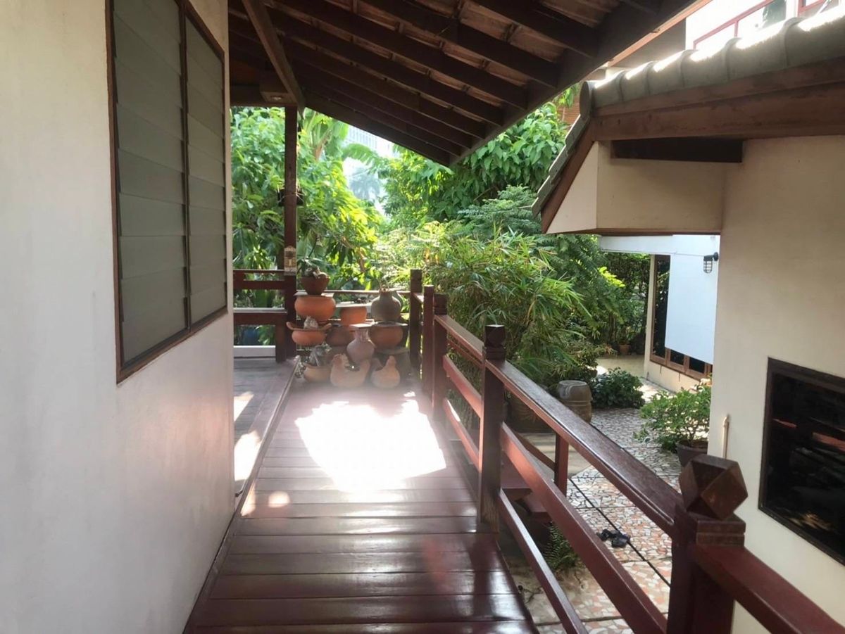 ขายบ้านพัฒนาการ ศรีนครินทร์ : ขายบ้านเดี่ยว 2 ชั้น ทำเลศักยภาพ – Seri Rama 9 Soi 58 Yaek 8 บ้านเดี่ยว 2 ชั้น พื้นที่กว้างขวาง พร้อมเรือนรับรองในพื้นที่เดียวกัน เหมาะสำหรับครอบครัวใหญ่หรือผู้ที่ต้องการพื้นที่ใช้สอยครบครัน