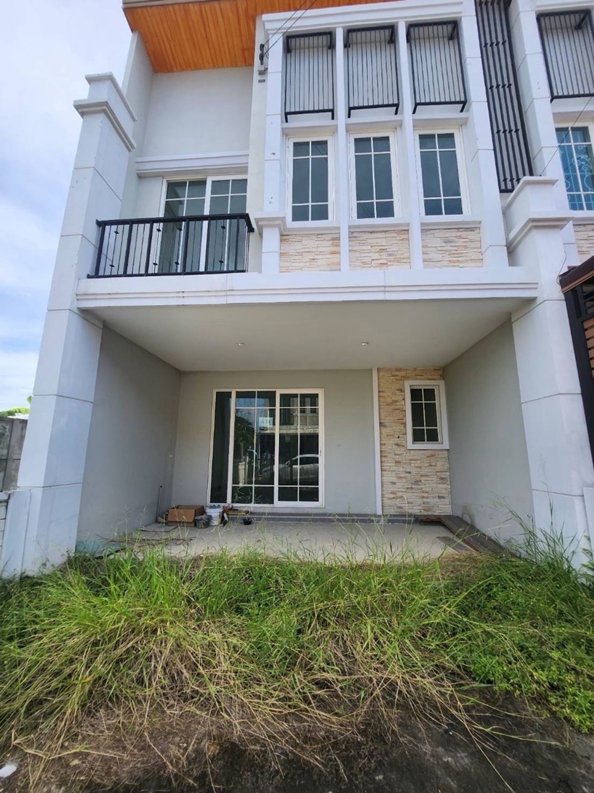 ขายทาวน์โฮมลาดกระบัง สุวรรณภูมิ : ขายด่วน  โกลเด้นทาวน์ บางนา-สวนหลวง เฟส 1