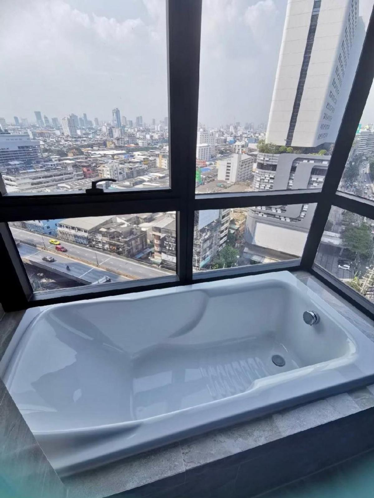 For RentCondoRama9, Petchburi, RCA : FOR RENT condo , Ashton Asoke-Rama 9 , MRT-Phra Ram 9 , Din Daeng , Din Daeng , Bangkok ,  CX-104180