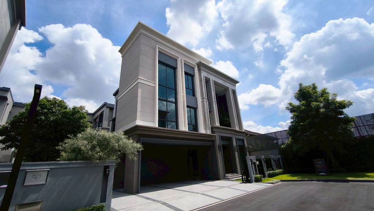 For SaleHousePhutthamonthon, Salaya : 3 layers of luxury mansion with 1 million free lift, free transfer, 2 years Book+transfer within the 68th year. Grand Bangkok Boulevard Pinklao Borom