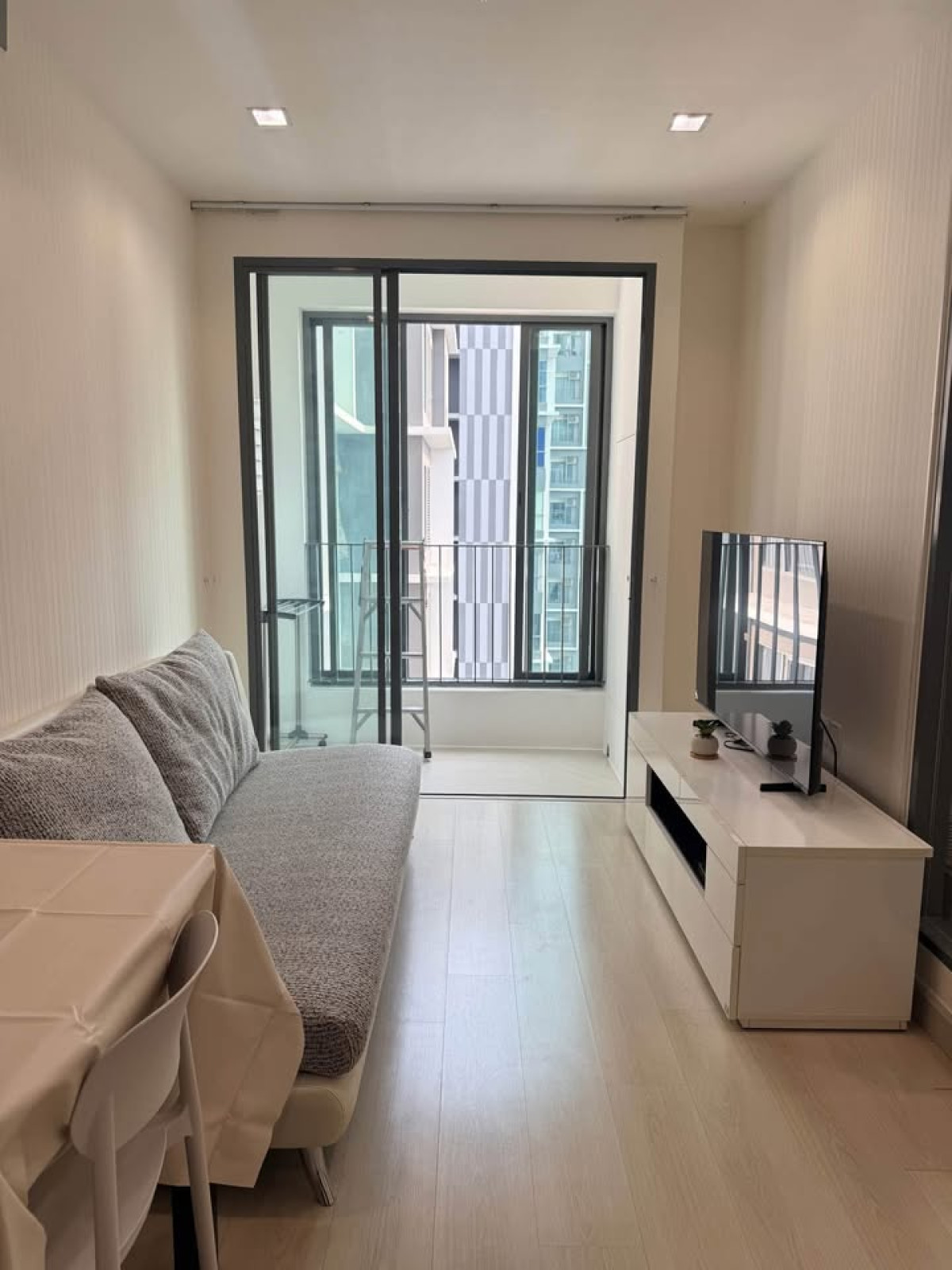 For RentCondoOnnut, Udomsuk : FOR RENT condo , Ideo Mobi Sukhumvit , BTS-On Nut , Bang Chak , Phra Khanong , Bangkok ,  CX-143633