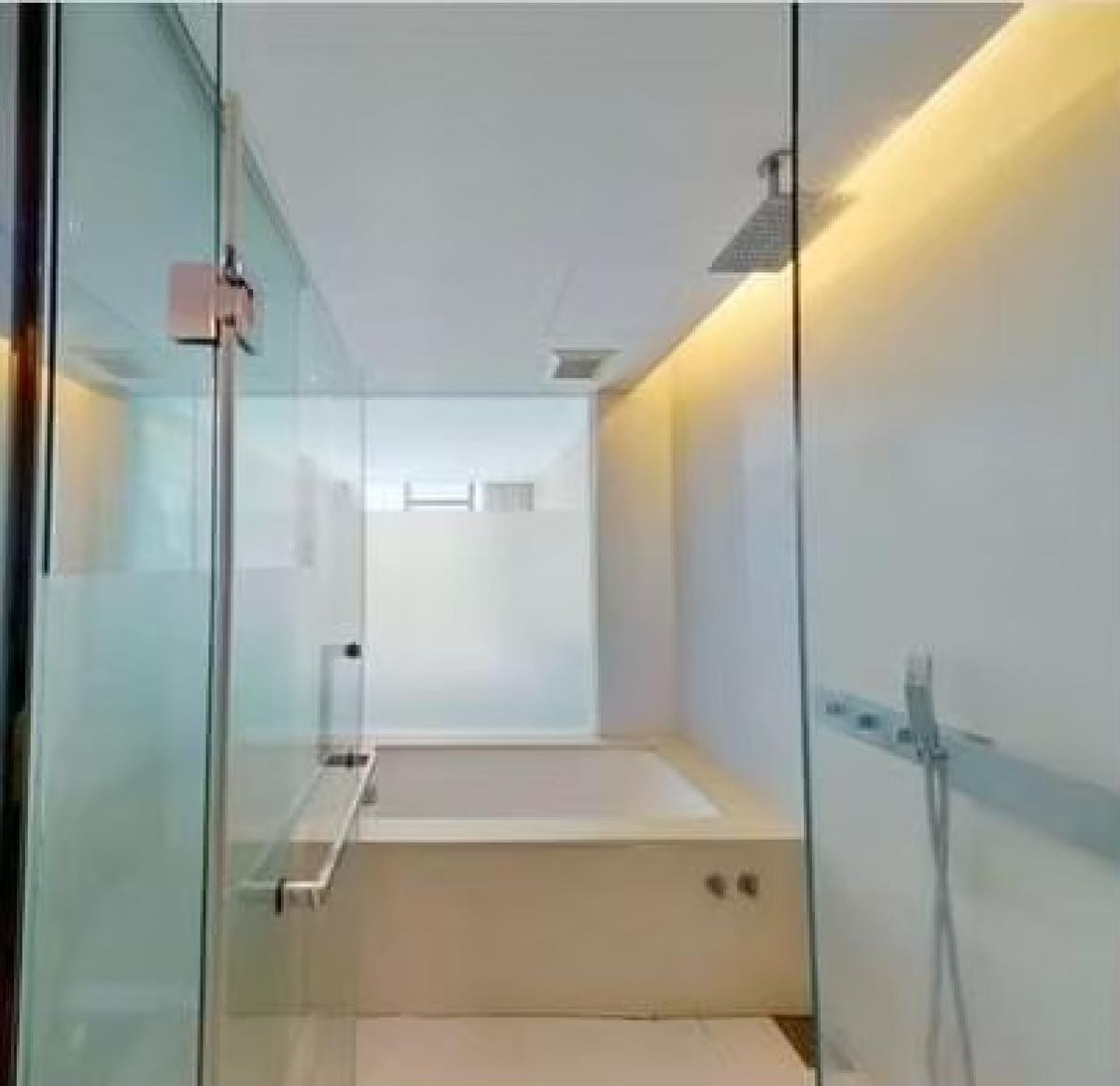 ให้เช่าคอนโดสุขุมวิท อโศก ทองหล่อ : เช่าคอนโด  เดอะ รูม สุขุมวิท 21 BTS-อโศก คลองเตยเหนือ เขต วัฒนา กรุงเทพ  CX-23338