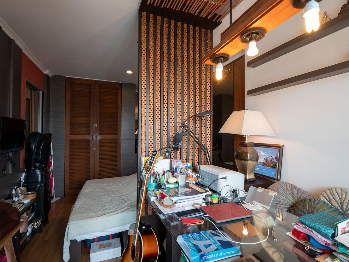 For SaleCondoRama3 (Riverside),Satupadit : Condo for sale, Lumpini Park Riverside Rama 3 Lumpini Park Riverside-Rama 3 condo on the Chao Phraya River. The only place of Lumpini The room is very beautiful, genuine woodwork, unique design, of course. Really full price. Very good value. 1 bedroom, 32