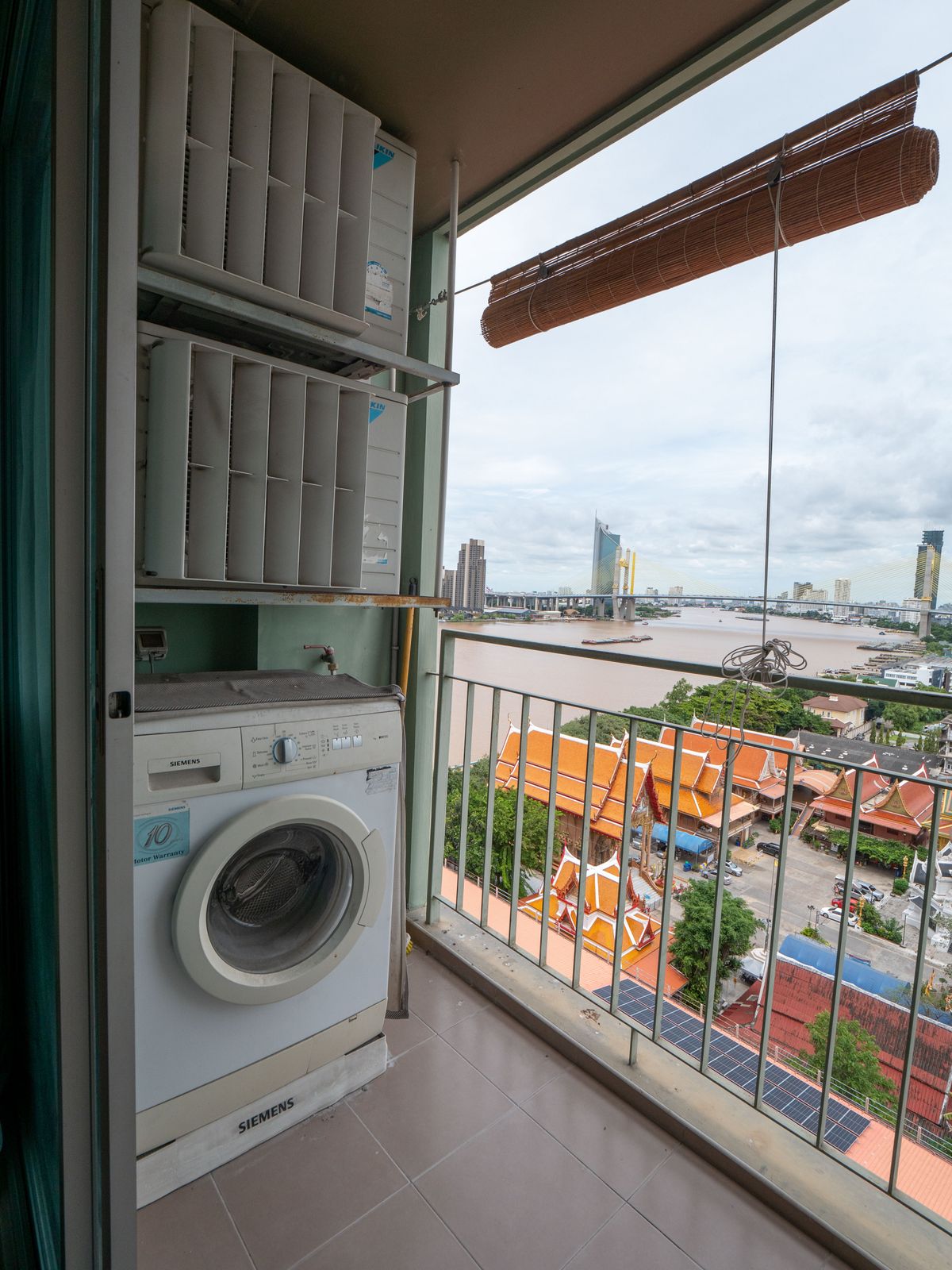 For SaleCondoRama3 (Riverside),Satupadit : Condo for sale, Lumpini Park Riverside Rama 3 Lumpini Park Riverside-Rama 3 condo on the Chao Phraya River. The only place of Lumpini The room is very beautiful, genuine woodwork, unique design, of course. Really full price. Very good value. 1 bedroom, 32