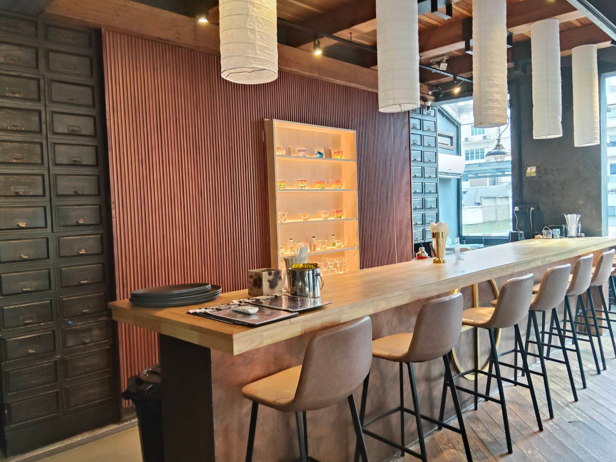 For LeaseholdRetail SpaceSukhumvit, Asoke, Thonglor : Lease Japanese restaurants and bars, restaurants, drinking in Thonglor, Sukhumvit 55, Penny ' S Balcony (Soi Thonglor 16)