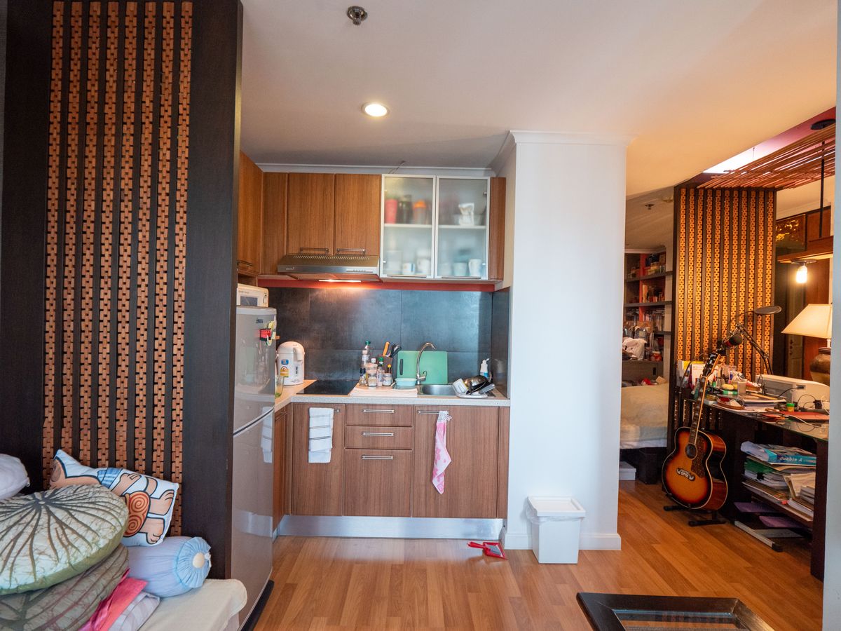 For SaleCondoRama3 (Riverside),Satupadit : Condo for sale, Lumpini Park Riverside Rama 3 Lumpini Park Riverside-Rama 3 condo on the Chao Phraya River. The only place of Lumpini The room is very beautiful, genuine woodwork, unique design, of course. Really full price. Very good value. 1 bedroom, 32