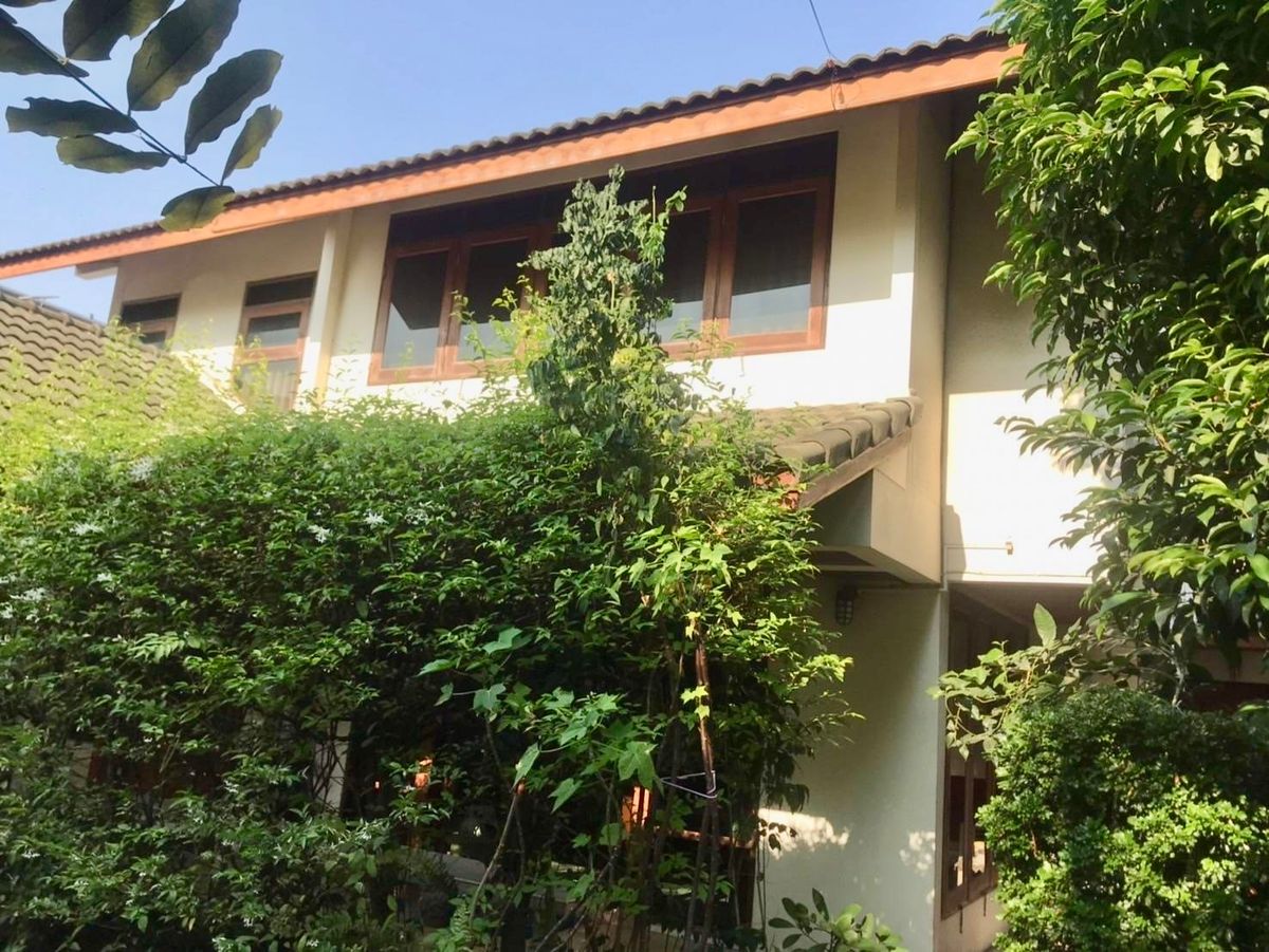 ขายบ้านพัฒนาการ ศรีนครินทร์ : ขายบ้านเดี่ยว 2 ชั้น ทำเลศักยภาพ – Seri Rama 9 Soi 58 Yaek 8 บ้านเดี่ยว 2 ชั้น พื้นที่กว้างขวาง พร้อมเรือนรับรองในพื้นที่เดียวกัน เหมาะสำหรับครอบครัวใหญ่หรือผู้ที่ต้องการพื้นที่ใช้สอยครบครัน