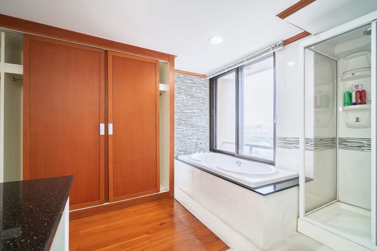 ขายคอนโดสุขุมวิท อโศก ทองหล่อ : 📢 ถูกกว่านี้ ไม่มีอีกแล้ว!ห้องขนาดใหญ่ ใจกลางอโศก ระเบียงใหญ่ เดินทางสะดวกมาก พร้อมสิ่งอำนวยความสะดวกครบครัน เหมาะทั้งอยู่เองและลงทุน