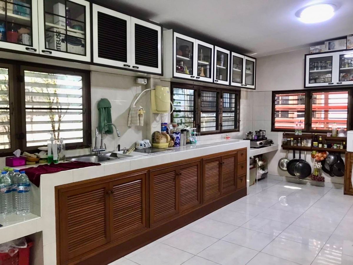 ขายบ้านพัฒนาการ ศรีนครินทร์ : ขายบ้านเดี่ยว 2 ชั้น ทำเลศักยภาพ – Seri Rama 9 Soi 58 Yaek 8 บ้านเดี่ยว 2 ชั้น พื้นที่กว้างขวาง พร้อมเรือนรับรองในพื้นที่เดียวกัน เหมาะสำหรับครอบครัวใหญ่หรือผู้ที่ต้องการพื้นที่ใช้สอยครบครัน