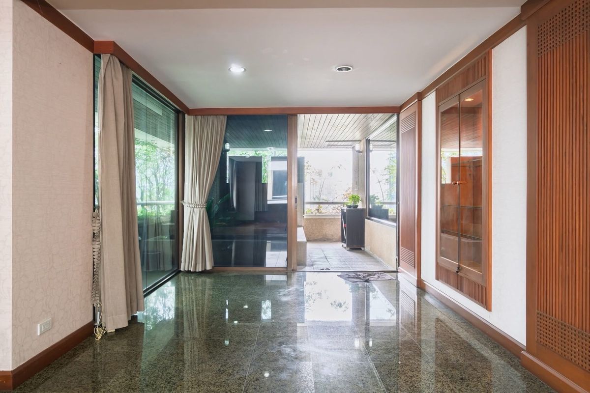 ขายคอนโดสุขุมวิท อโศก ทองหล่อ : 📢 ถูกกว่านี้ ไม่มีอีกแล้ว!ห้องขนาดใหญ่ ใจกลางอโศก ระเบียงใหญ่ เดินทางสะดวกมาก พร้อมสิ่งอำนวยความสะดวกครบครัน เหมาะทั้งอยู่เองและลงทุน