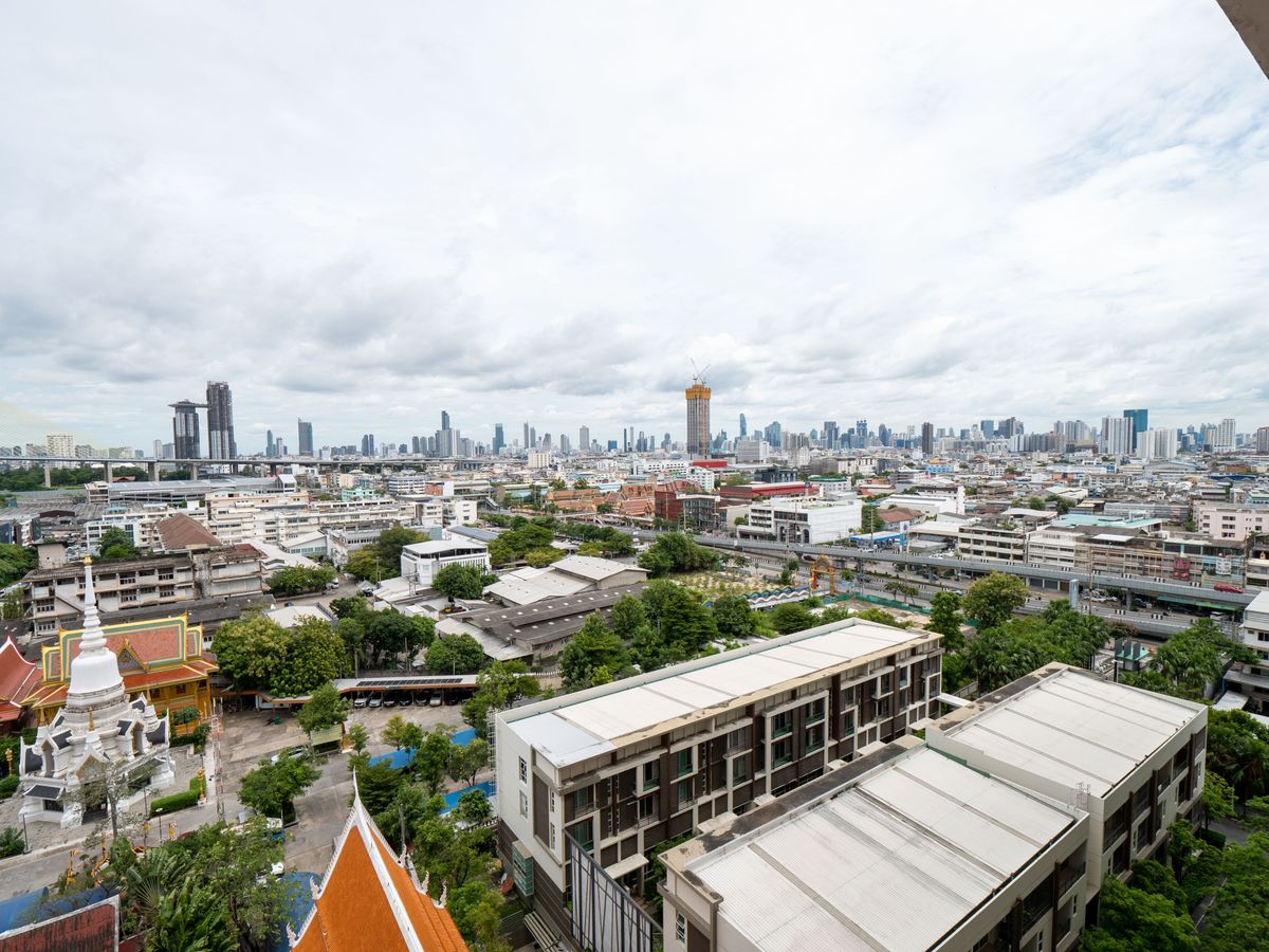 For SaleCondoRama3 (Riverside),Satupadit : Condo for sale, Lumpini Park Riverside Rama 3 Lumpini Park Riverside-Rama 3 condo on the Chao Phraya River. The only place of Lumpini The room is very beautiful, genuine woodwork, unique design, of course. Really full price. Very good value. 1 bedroom, 32