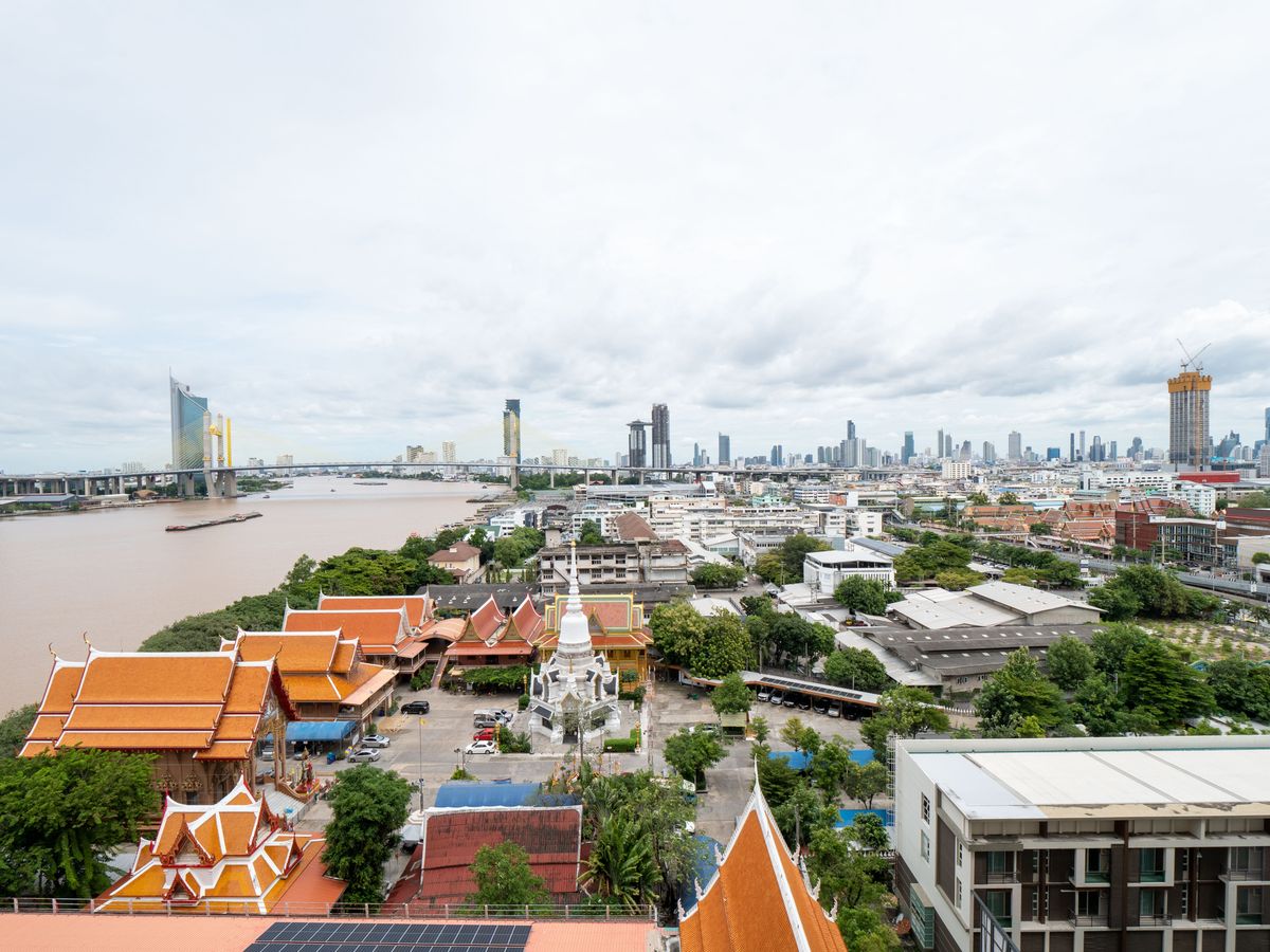 For SaleCondoRama3 (Riverside),Satupadit : Condo for sale, Lumpini Park Riverside Rama 3 Lumpini Park Riverside-Rama 3 condo on the Chao Phraya River. The only place of Lumpini The room is very beautiful, genuine woodwork, unique design, of course. Really full price. Very good value. 1 bedroom, 32