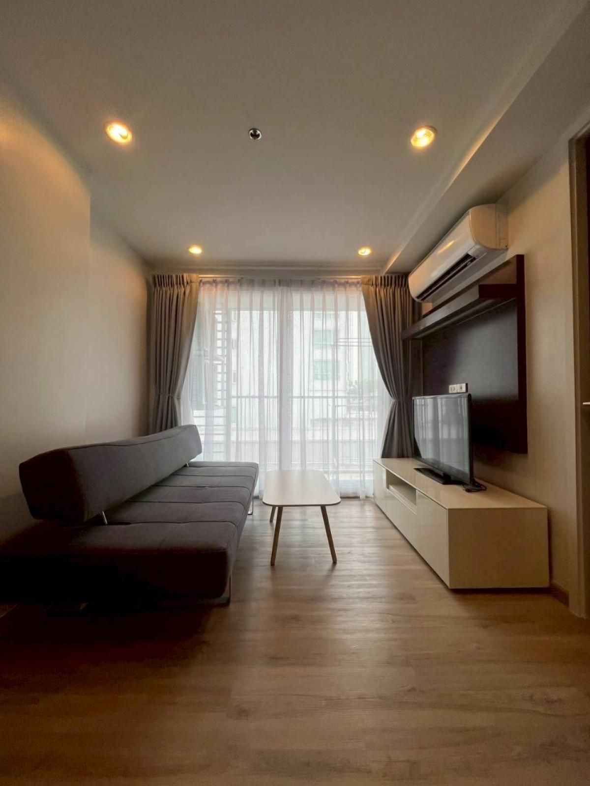 For RentCondoNana, North Nana,Sukhumvit13, Soi Nana : FOR RENT condo , 15 Sukhumvit Residences , BTS-Nana , Khlong Toei Nuea , Watthana , Bangkok , CX-06872